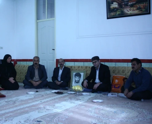 دیدار مسئولان پردیس علامه طباطبایی لرستان با خانواده شهدای دانشجو