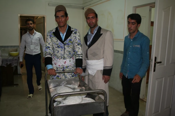 پذیرایی از دانشجویان با لباس محلی لرستان