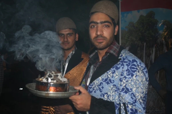 استقبال دانشجویان با لباس محلی لرستان