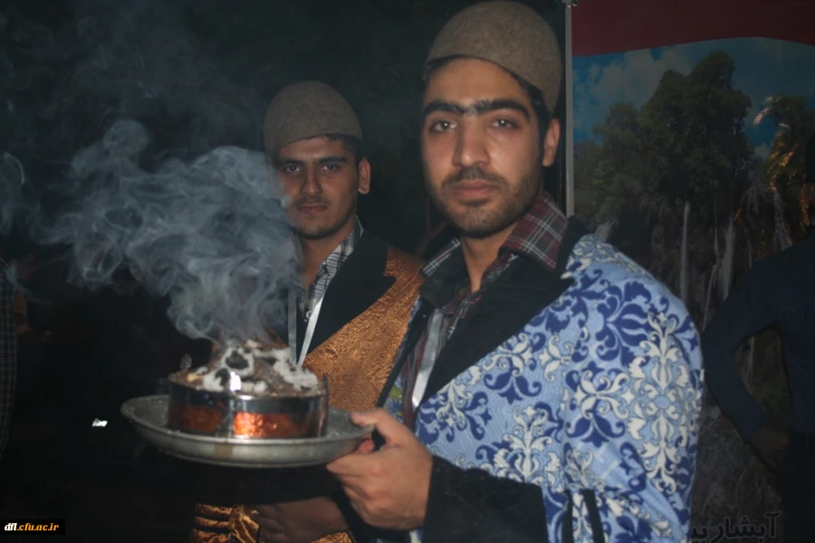 استقبال دانشجویان با لباس محلی لرستان