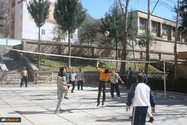 مسابقات والیبال اساتید و کارکنان به مناسبت دهه فجر 
1