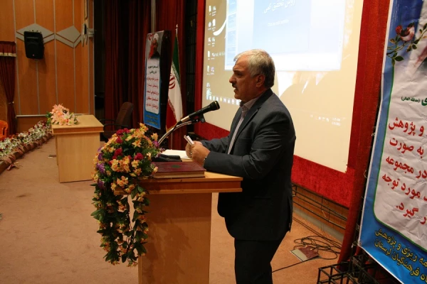 مراسم هفته پژوهش با حضور دکتر صلاح الدین محمدی در پردیس