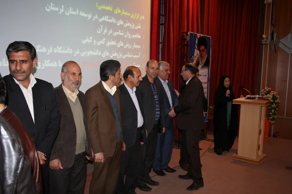 مراسم هفته پژوهش با حضور دکتر صلاح الدین محمدی در پردیس