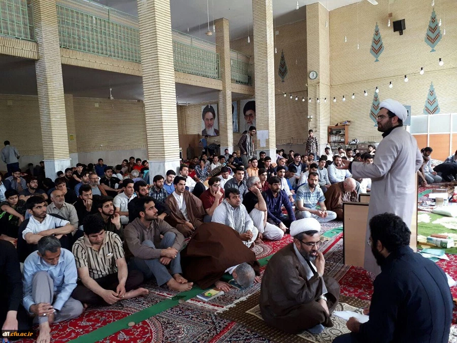 مراسم معنوی اعتکاف دانشجوان پردیس علامه طباطبایی لرستان در مسجد آیت الله مدنی چها راه طیب خر م آباد