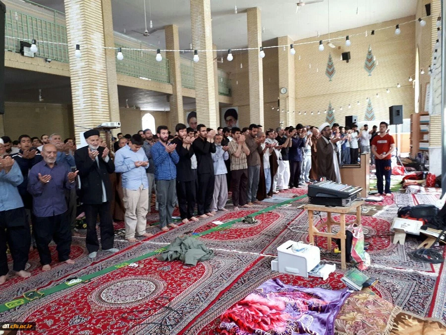 مراسم معنوی اعتکاف دانشجوان پردیس علامه طباطبایی لرستان در مسجد آیت الله مدنی چها راه طیب خر م آباد