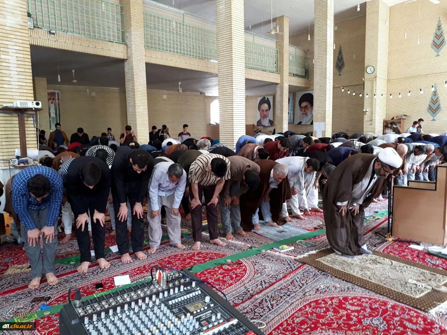 مراسم معنوی اعتکاف دانشجوان پردیس علامه طباطبایی لرستان در مسجد آیت الله مدنی چها راه طیب خر م آباد