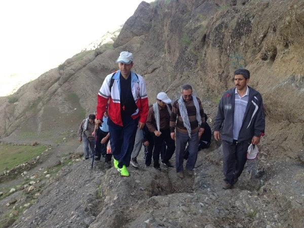 برگزاری همایش کوهپیمایی به مناسبت مبعث حضرت رسول اکرم(ص)وهفته معلم