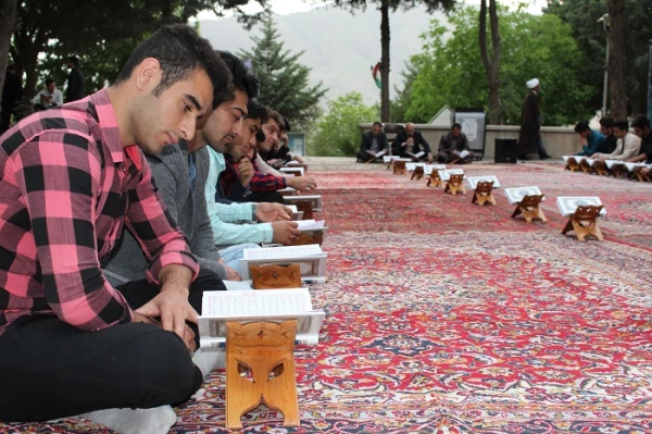 حضور پر شور وگسترده مسئولین ،اساتید ودانشجومعلمان پردیس علامه طباطبایی لرستان در محفل انس با قرآن کریم