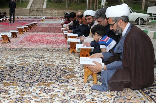 حضور پر شور وگسترده مسئولین ،اساتید ودانشجومعلمان پردیس علامه طباطبایی لرستان در محفل انس با قرآن کریم