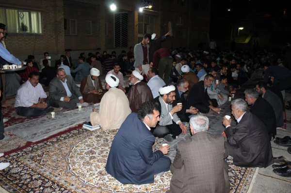 فطارالمومنین  با حضور جمعی از مدیران ومسئولین استان