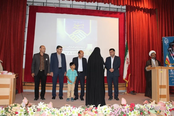 به مناسبت ولادت حضرت فاطمه معصومه (س) برگزار شد :
دیدار سرپرست امور پردیس های دانشگاه فرهنگیان استان لرستان با اساتید،همکاران وخانواده های آنها