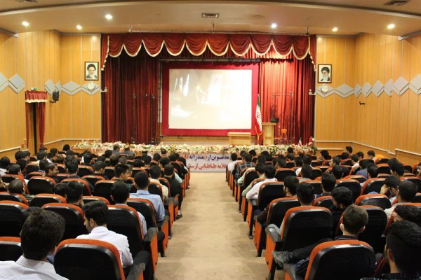 سخنرانی  دکتر خنیفر با دانشجویان جدید الورود دانشگاه فرهنگیان :