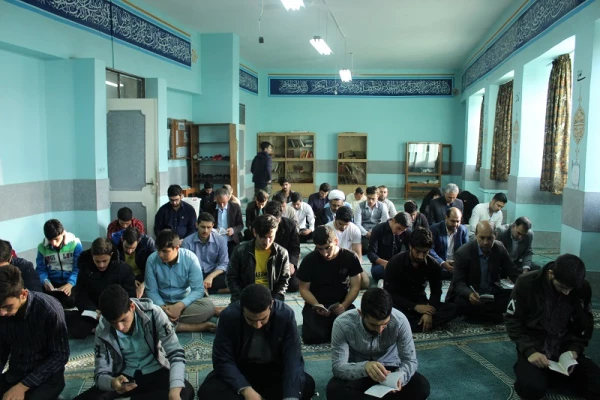 برگزاری مراسم دعای زیارت عاشورا در پردیس علامه طباطبایی لرستان