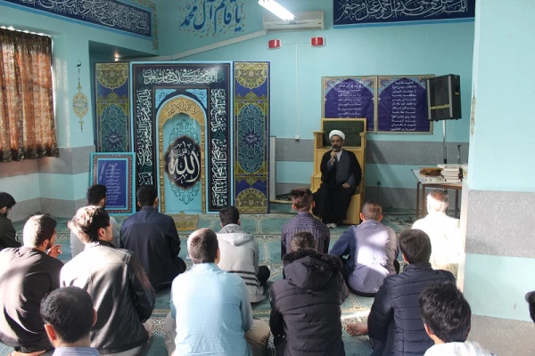 برگزاری مراسم دعای زیارت عاشورا در پردیس علامه طباطبایی لرستان