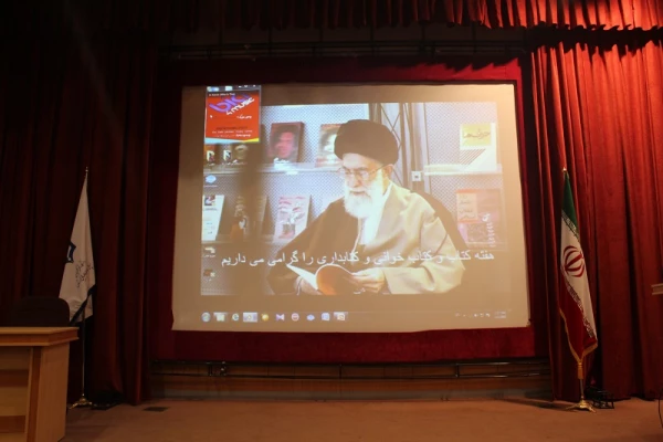 به مناسبت هفته کتاب ،کتابخوانی وکتابداری در پردیس علامه طباطبایی لرستان برگزار گردید