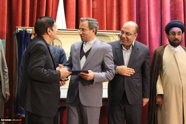 از پیشکسوتان و پژوهشگران برتر دانشگاه فرهنگیان لرستان تجلیل شد.