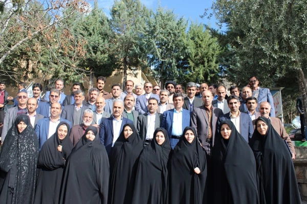 از پیشکسوتان و پژوهشگران برتر دانشگاه فرهنگیان لرستان تجلیل شد.