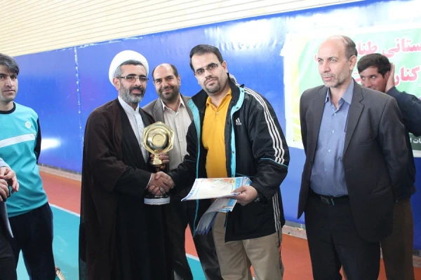 مسابقات طناب کشی ویژه کارکنان دولت به مناسبت حماسه 9دی برگزار شد: