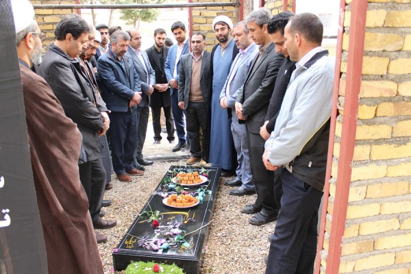 مراسم غبار رویی شهید گمنام با حضور کارکنان پردیس علامه طباطبایی لرستان :