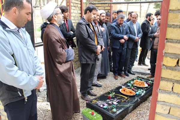 مراسم غبار رویی شهید گمنام با حضور کارکنان پردیس علامه طباطبایی لرستان :
