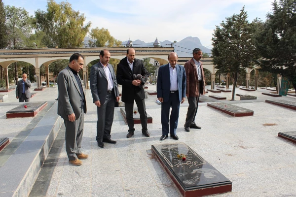 مراسم غبارروبی و عطر افشانی قبور مطهر شهدا با حضور مسئولین دانشگاه فرهنگیان استان لرستان