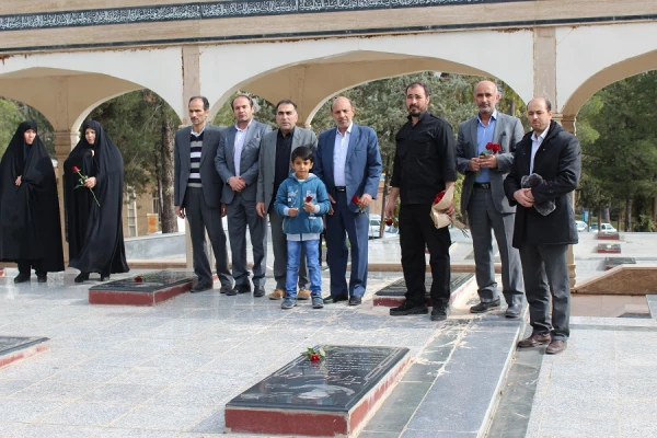 مراسم غبارروبی و عطر افشانی قبور مطهر شهدا با حضور مسئولین دانشگاه فرهنگیان استان لرستان