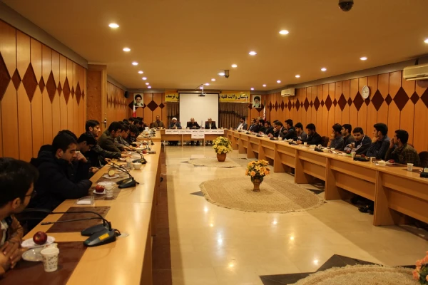 جلسه هم اندیشی و تبادل  نظر سرپرست یاران ، نمایندگان سراها و شوراهای صنفی با مسئولین پردیس