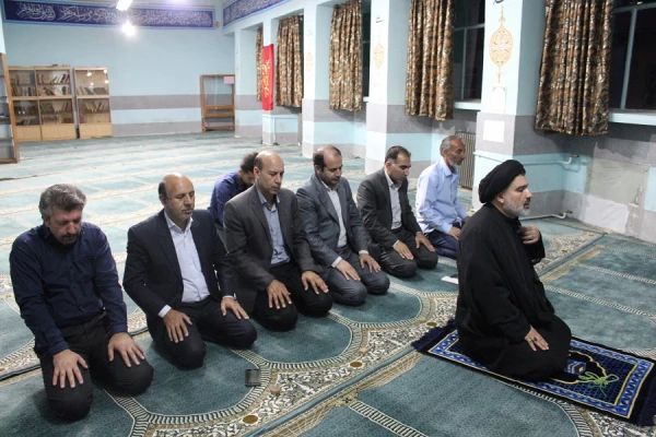 شرکت مسئولین و اعضای شورای صنفی پردیس علامه طباطبایی در مراسم افطار دانشجویان