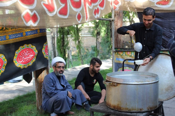 پذیرایی موکب هیئت قمر بنی هاشم (ع) پردیس علامه طباطبایی لرستان