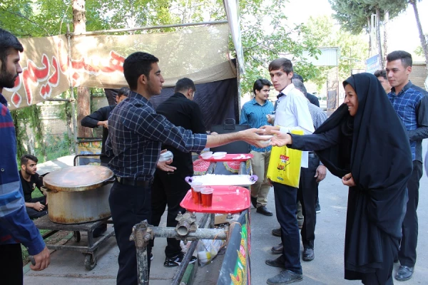 پذیرایی موکب هیئت قمر بنی هاشم (ع) پردیس علامه طباطبایی لرستان