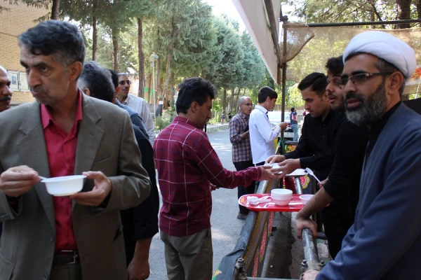 پذیرایی موکب هیئت قمر بنی هاشم (ع) پردیس علامه طباطبایی لرستان