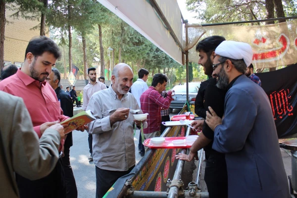 پذیرایی موکب هیئت قمر بنی هاشم (ع) پردیس علامه طباطبایی لرستان