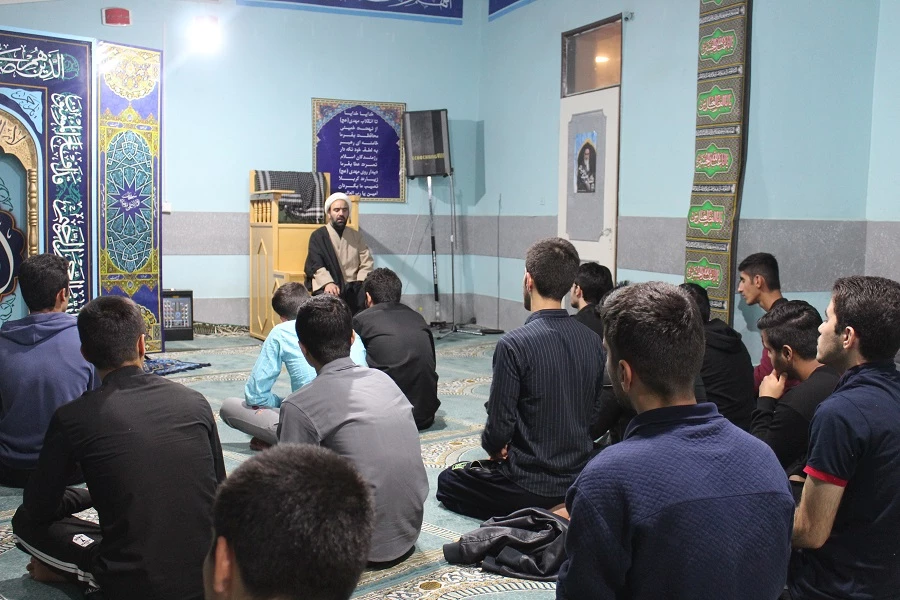 گزارش تصویری از برگزاری مراسم عزاداری هیات قمر بنی هاشم (ع) به مناسبت شهادت پیامبر اکرم(ص) امام حسن مجتبی (ع) و امام رضا (ع) به مدت چهارشب با سخنرانی حجت الاسلام تیموری در نمازخانه پردیس علامه طباطبایی لرستان