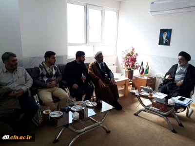 جلسه دبیر کانون مهدویت و فرمانده بسیج دانشجویی پردیس علامه طباطبایی لرستان با نماینده ولی فقیه در لرستان و امام جمعه خرم آباد به مناسبت هفته ولایت و جشن بیعت
