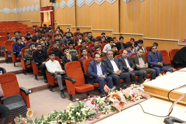 جلسه توجیهی دانشجویان جدیدالورود سال تحصیلی 98 با مسئولین پردیس