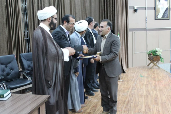 بزرگداشته هفته قرآن و عترت و تجلیل از فعالان قرآن و عترت در دانشگاه های استان لرستان