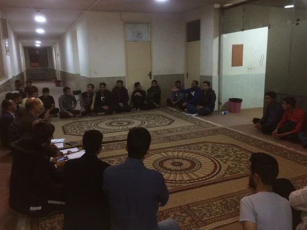 جلسه توجیهی نمایندگان سراها و سرپرست یاران بلوک 2 و جلسه پرسش پاسخ دانشجویان با مسئولین معاونت آموزش