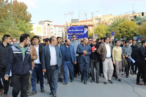 راهپیمایی دانشجویان پردیس علامه طباطبایی لرستان در اعتراض به آشوب گران حوادث اخیر