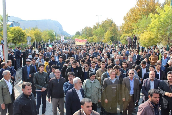 راهپیمایی دانشجویان پردیس علامه طباطبایی لرستان در اعتراض به آشوب گران حوادث اخیر