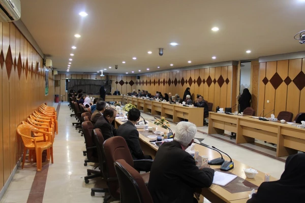 نشست نقد و بررسی کتاب شعر استاد رشنو شاعر توانمند لرستانی به مناسبت هفته کتاب و کتابخوانی