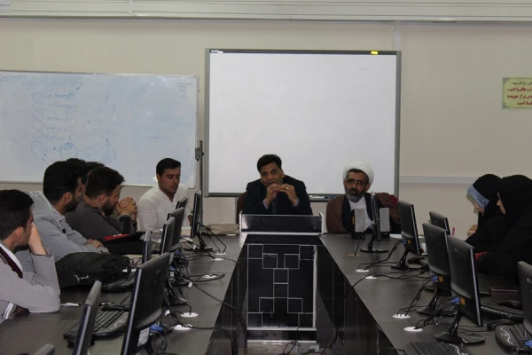 نشست صمیمی دانشجویان پردیس علامه طباطبایی لرستان با دکتر محمدی معاونت محترم فرهنگی اجتماعی دانشگاه فرهنگیان کشور 