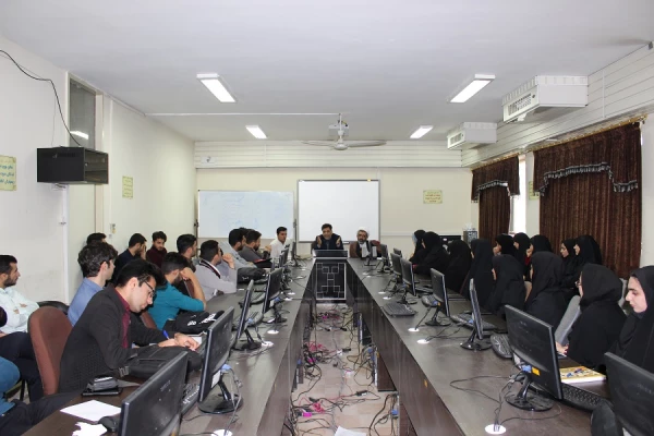 نشست صمیمی دانشجویان پردیس علامه طباطبایی لرستان با دکتر محمدی معاونت محترم فرهنگی اجتماعی دانشگاه فرهنگیان کشور 