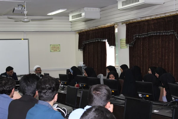 نشست صمیمی دانشجویان پردیس علامه طباطبایی لرستان با دکتر محمدی معاونت محترم فرهنگی اجتماعی دانشگاه فرهنگیان کشور 