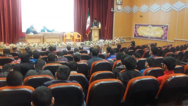 پرسش و پاسخ دانشجویان با حضور مسئولین پردیس علامه طباطبایی لرستان 