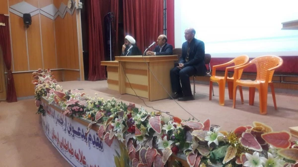 پرسش و پاسخ دانشجویان با حضور مسئولین پردیس علامه طباطبایی لرستان 