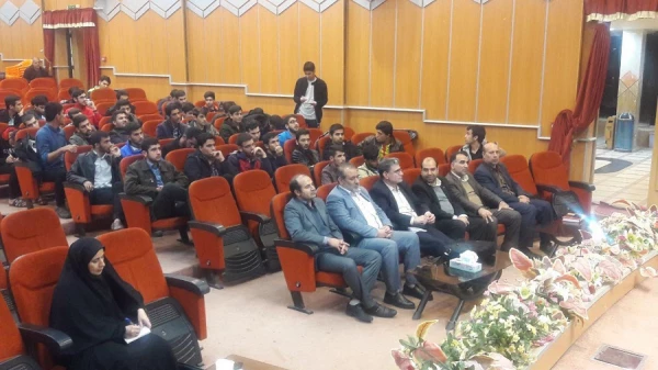 پرسش و پاسخ دانشجویان با حضور مسئولین پردیس علامه طباطبایی لرستان 