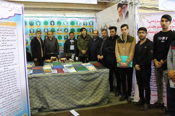 بازدید علمی دانشجویان از نمایشگاه دستاوردهای پژوهشی در دانشگاه لرستان در هفته پژوهش