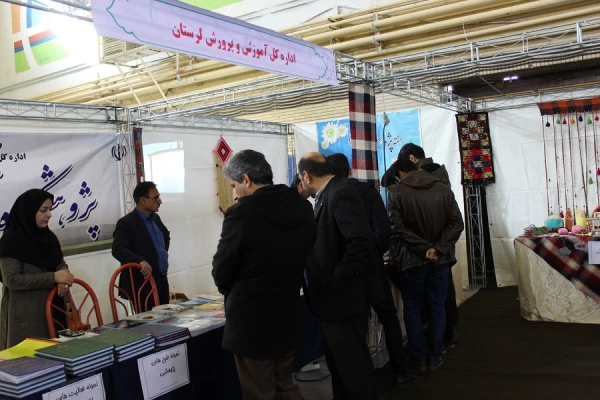 بازدید علمی دانشجویان از نمایشگاه دستاوردهای پژوهشی در دانشگاه لرستان در هفته پژوهش