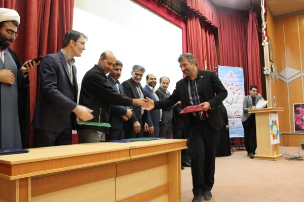 همایش گرامی داشت هفته پژوهش و تجلیل از برگزیدگان پژوهشی 