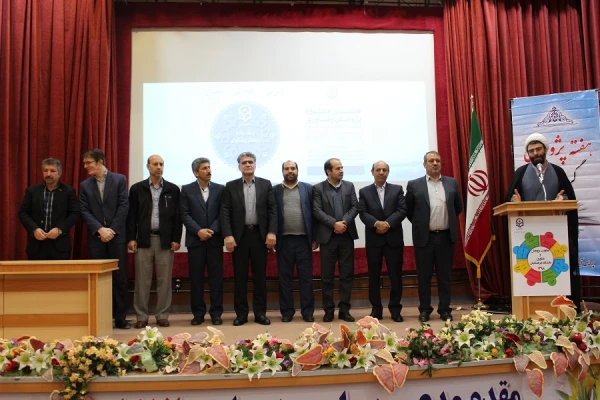 همایش گرامی داشت هفته پژوهش و تجلیل از برگزیدگان پژوهشی 